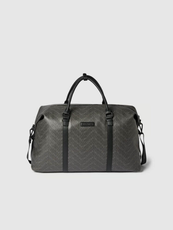 Duffle Bag mit Allover-Label-Muster Modell