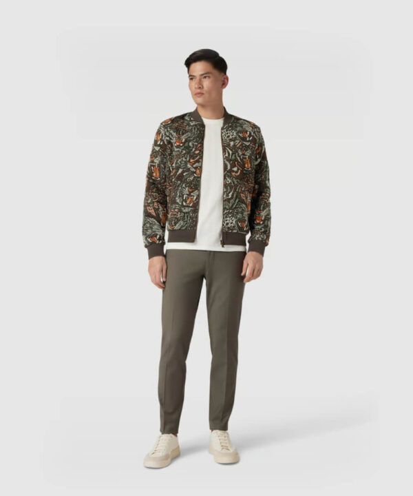 men-4.jpg Steppweste mit Label-Stitching Modell